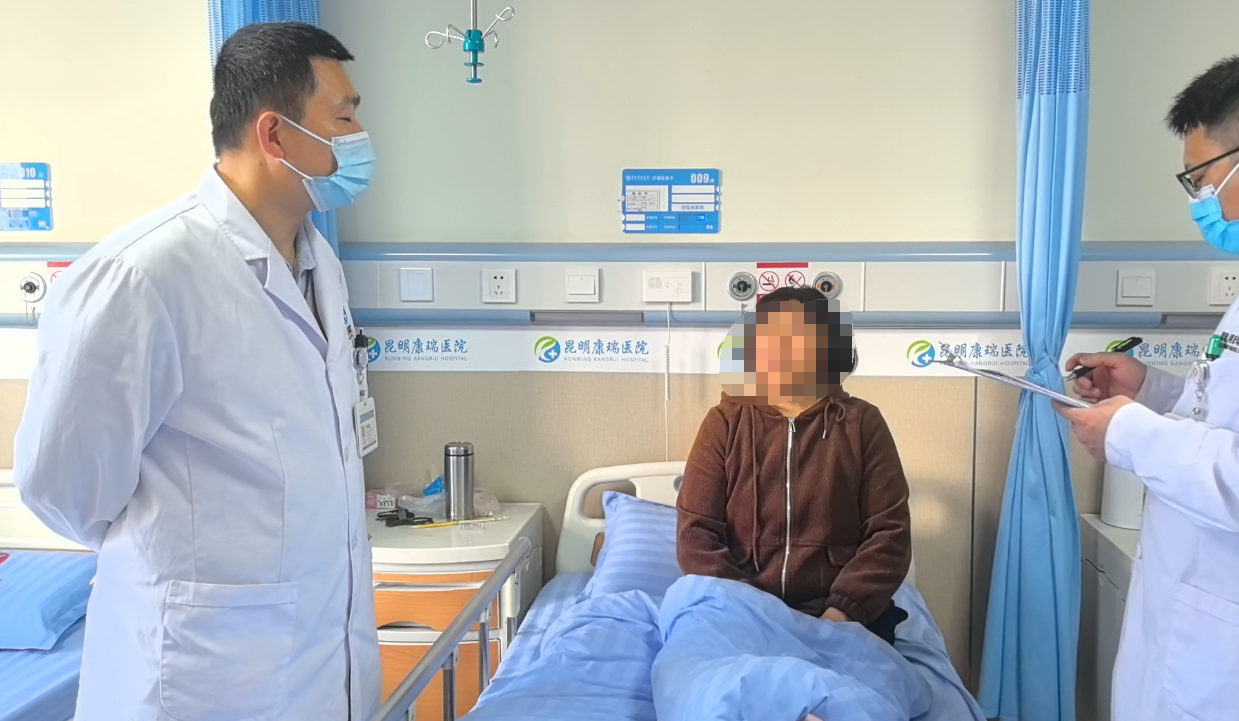 老人变得健忘，性格孤僻莫大意！康瑞专家；脑萎缩的危害远超想象！